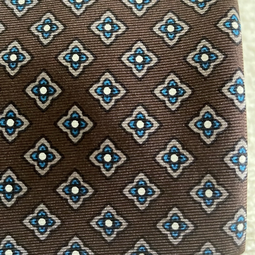 Elegant Brown Patterned Tie - Picture 2 of 4